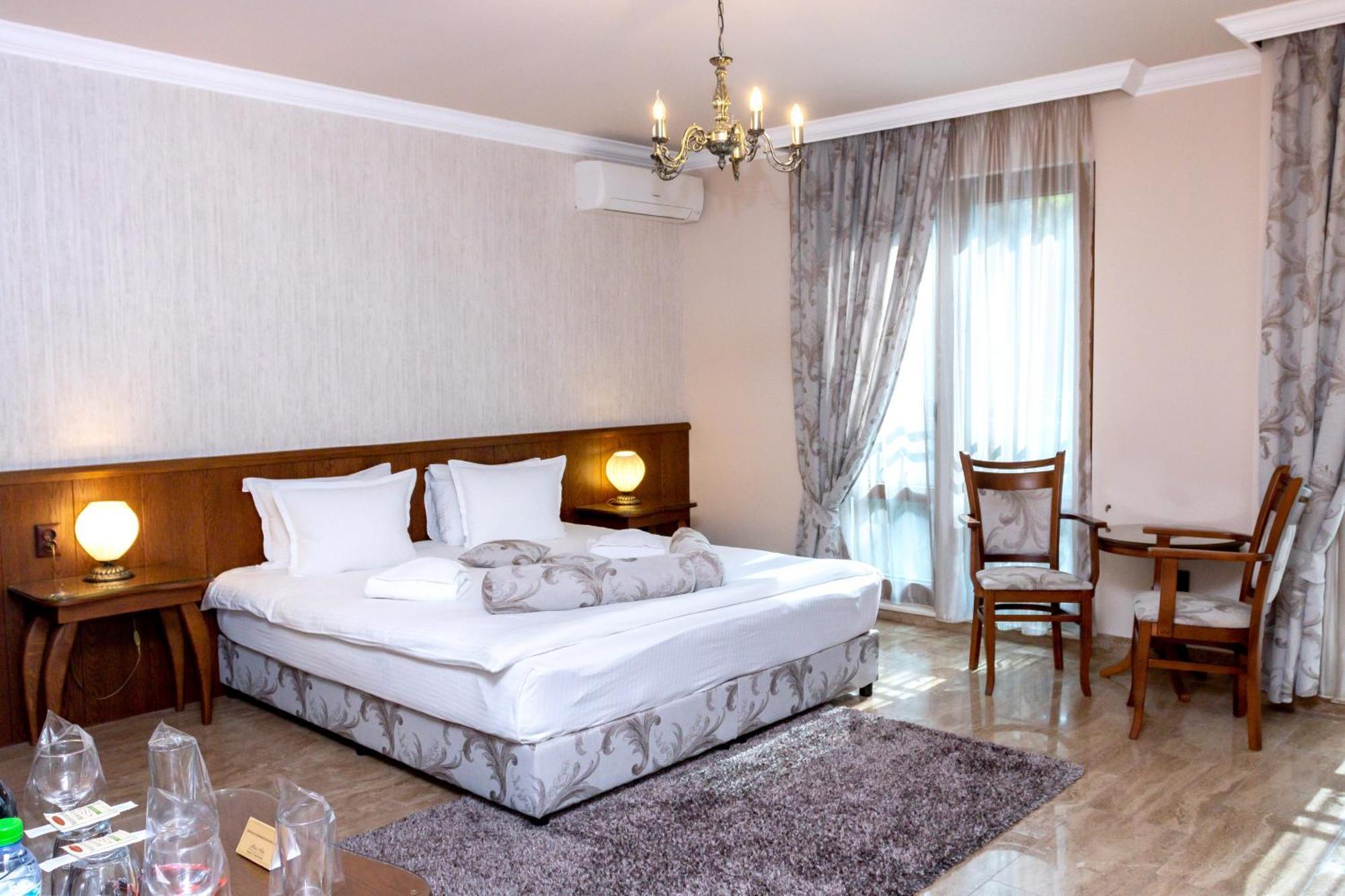 Mon Ami Apart In Studentski Grad Area Sofia Luaran gambar