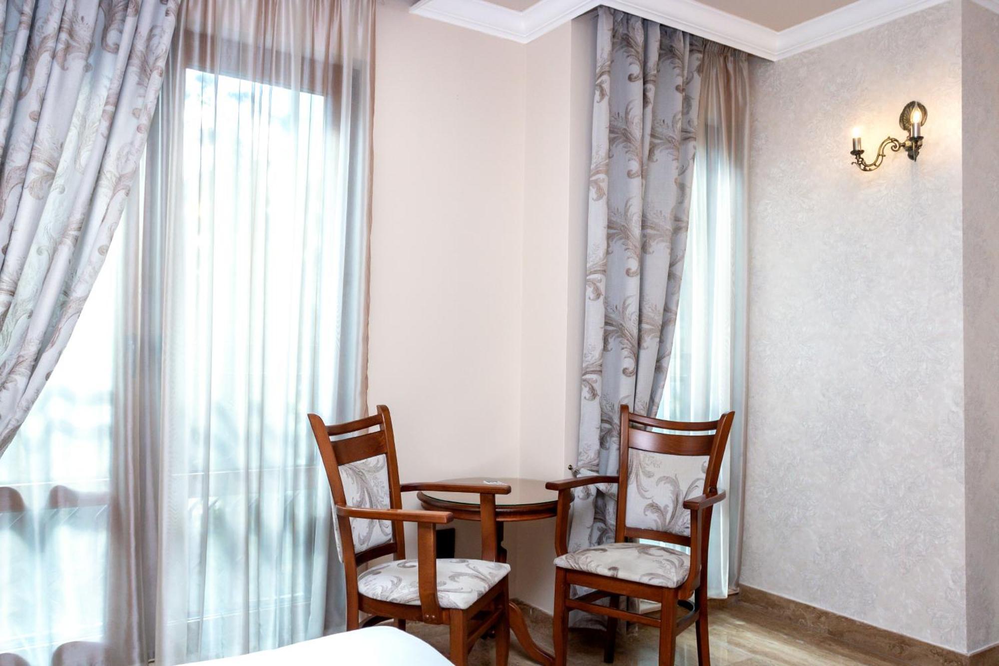 Mon Ami Apart In Studentski Grad Area Sofia Luaran gambar