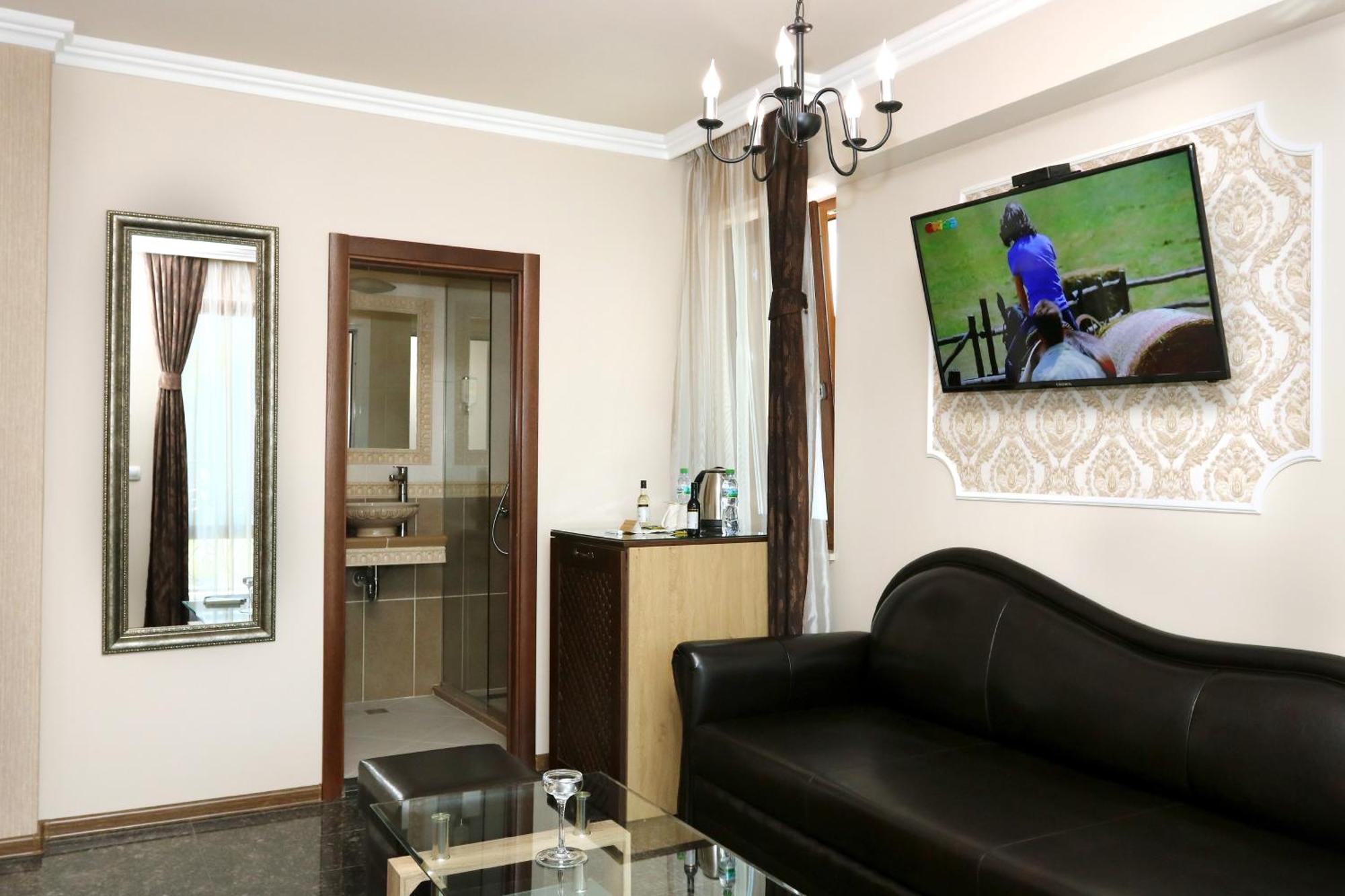 Mon Ami Apart In Studentski Grad Area Sofia Luaran gambar