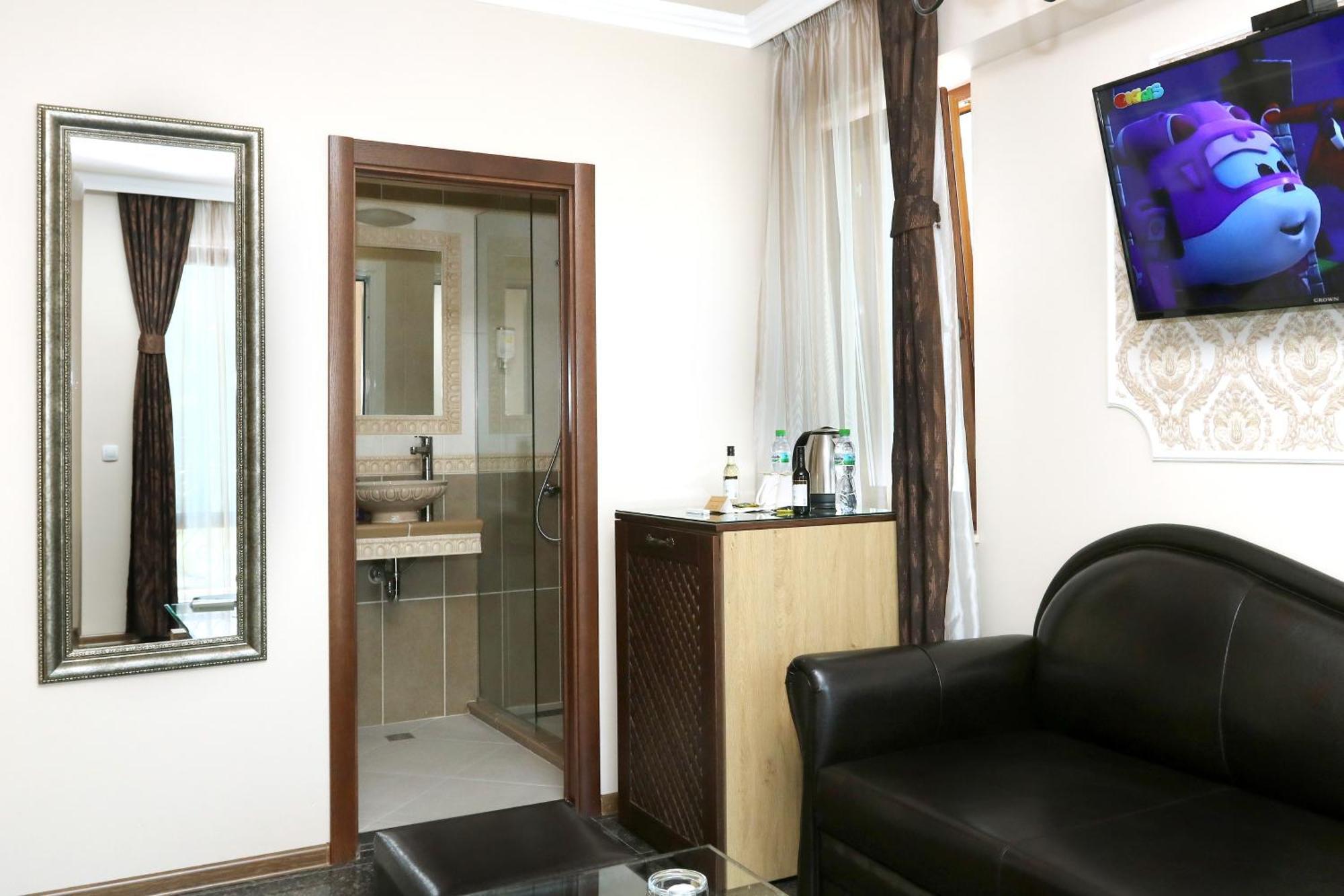 Mon Ami Apart In Studentski Grad Area Sofia Luaran gambar
