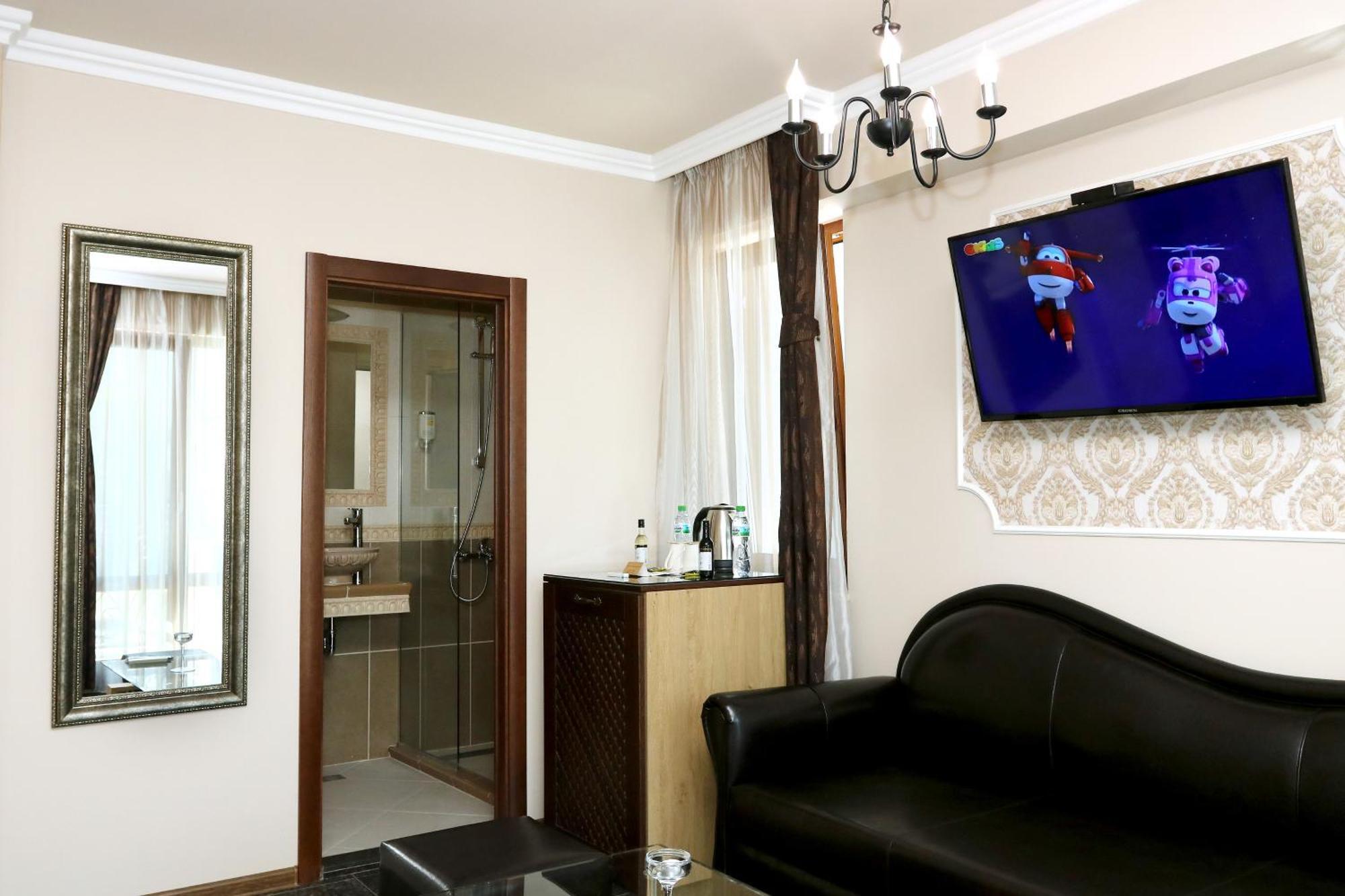 Mon Ami Apart In Studentski Grad Area Sofia Luaran gambar